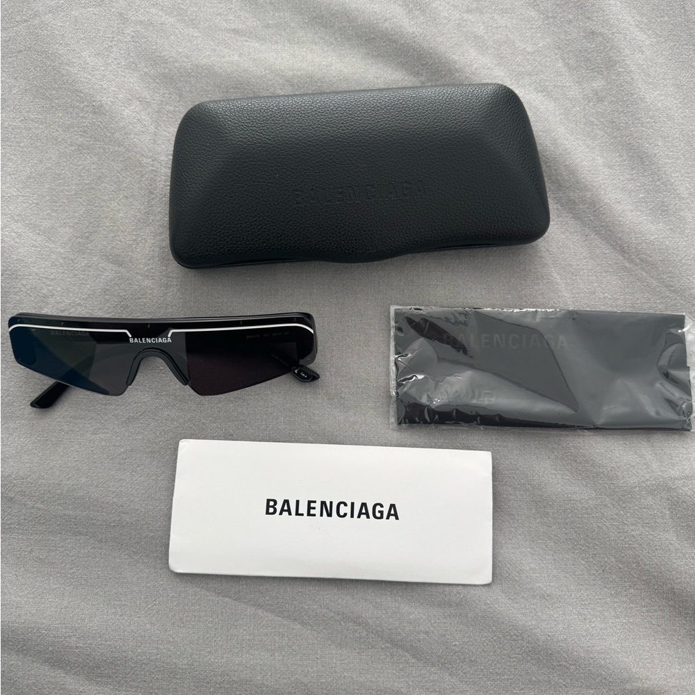 Balenciaga Sunglasses
Ski Rectangle Sunglasses
100% Authentic